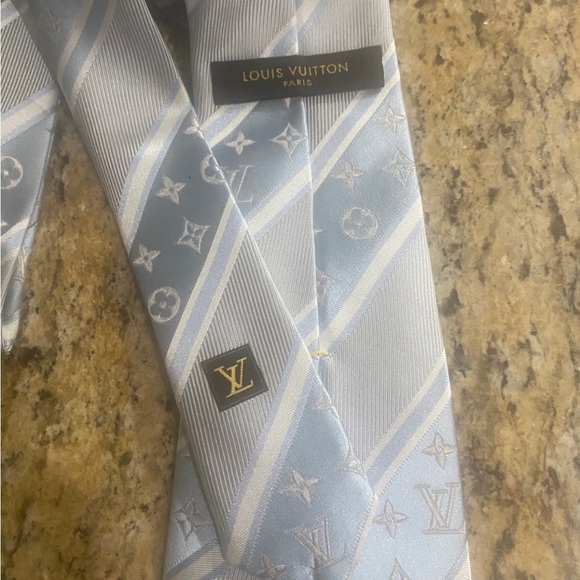 100% Authentic Louis Vuitton light blue monogram striped tie rare! - Picture 5 of 5